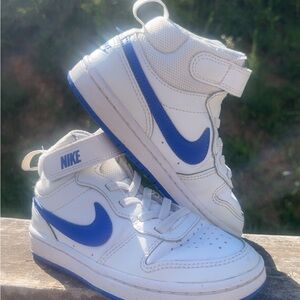 Nike Court Borough mid